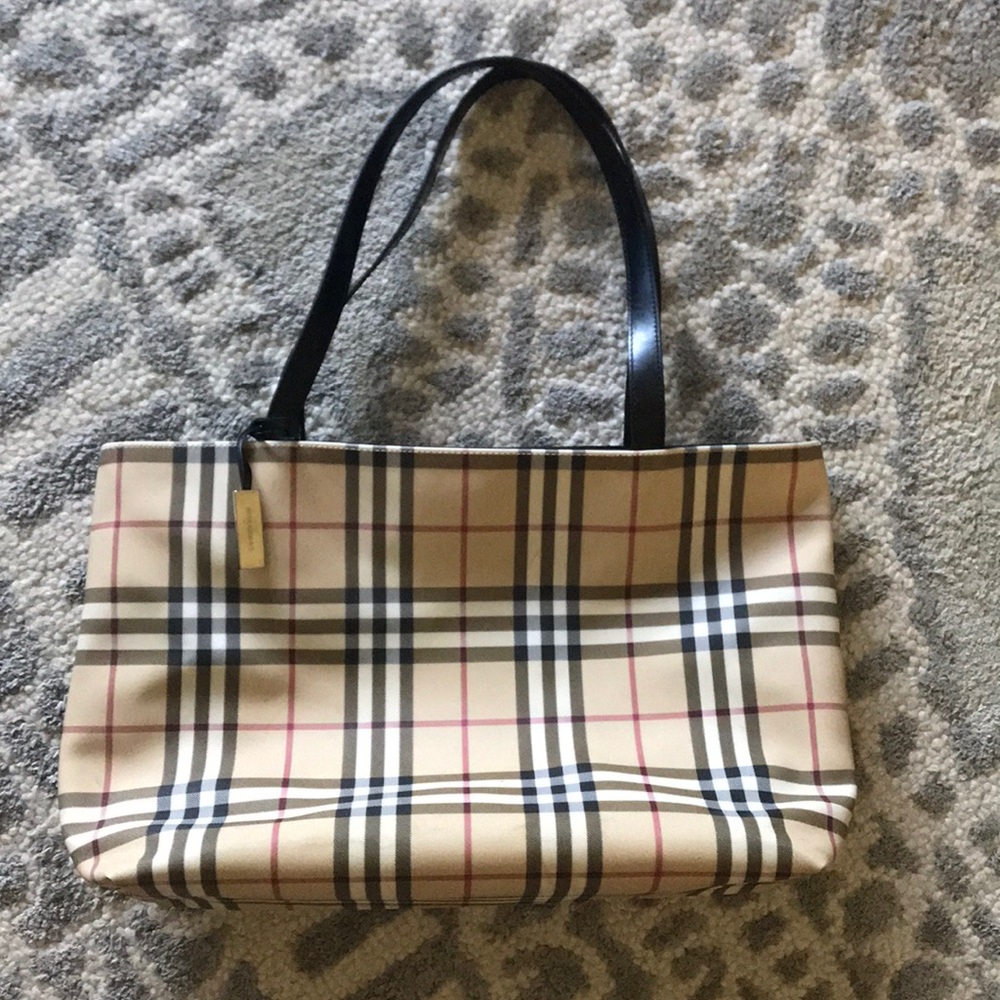 Burberry medium tote good condition